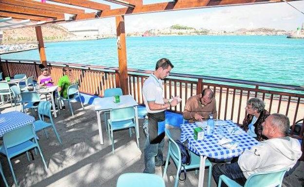 Los cuatro alimentos que te comes sin saber que contienen plástico