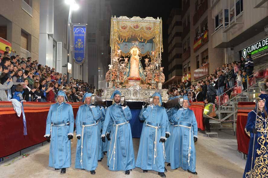 Rendidos ante La Dolorosa en Lorca