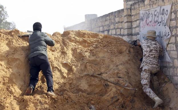 La ofensiva contra Trípoli obliga a huir en una semana a más de 8.000 civiles