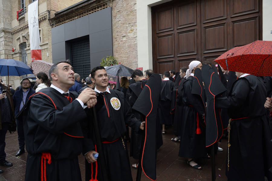 La lluvia obliga a suspender la procesión de la Soledad en Murcia