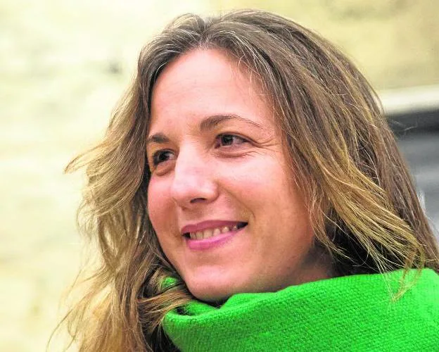 Paloma Zapata: «La gente se sorprende de que Peret fuera gitano»