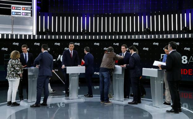 Los candidatos revisan su estrategia para convencer en el segundo debate