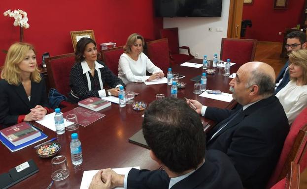 Isabel Borrego asegura que dotarán de más medios a los abogados si gobiernan