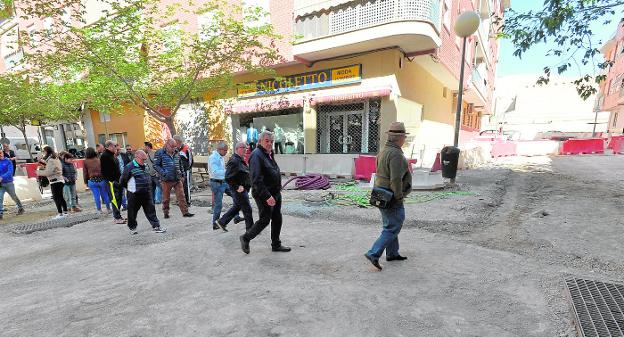 Vecinos de Cristo Rey de Lorca denuncian fallos en la remodelación del barrio