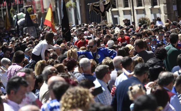 Los sardineros revolucionan el centro de Murcia