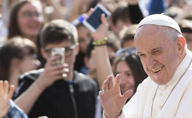 El papa dona medio millón de dólares para ayudar a los migrantes bloqueados en México