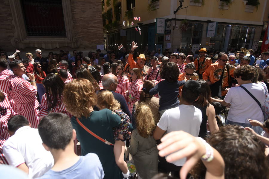 Los sardineros revolucionan el centro de Murcia