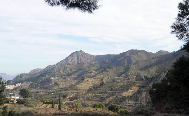 Rescatado un senderista inglés en Algezares con un fuerte dolor en el pecho
