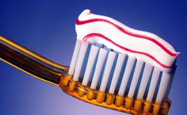 La OCU alerta del peligro de las pastas de dientes blanqueadoras