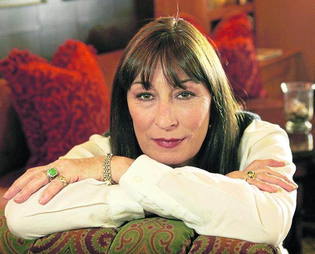 Anjelica Huston defiende a Woody Allen y Polanski