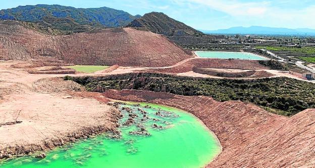 Vecinos de Zeneta alertan del riesgo que la cantera supone para la población