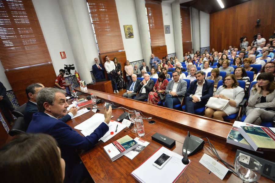 Zapatero defiende la exhumación de Franco y asegura no entender la polémica generada