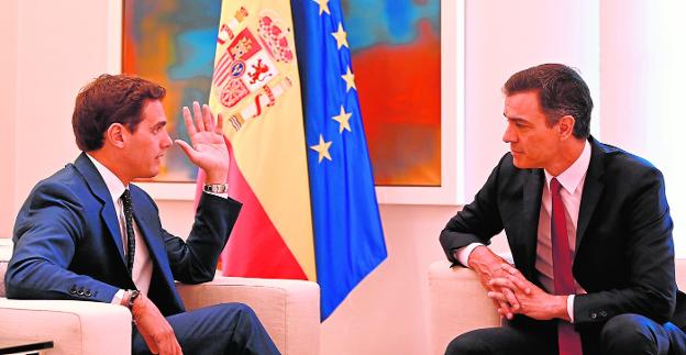 Las condiciones de Rivera hacen difícil un pacto Cs-PSOE para gobernar en la Región