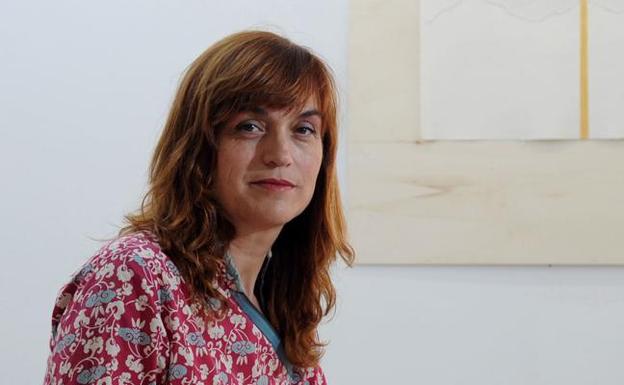 La artista Carmen Baena construye el universo con hilos de colores