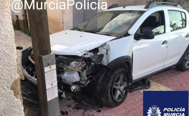 Detenida una mujer tras estrellarse con su coche en La Raya