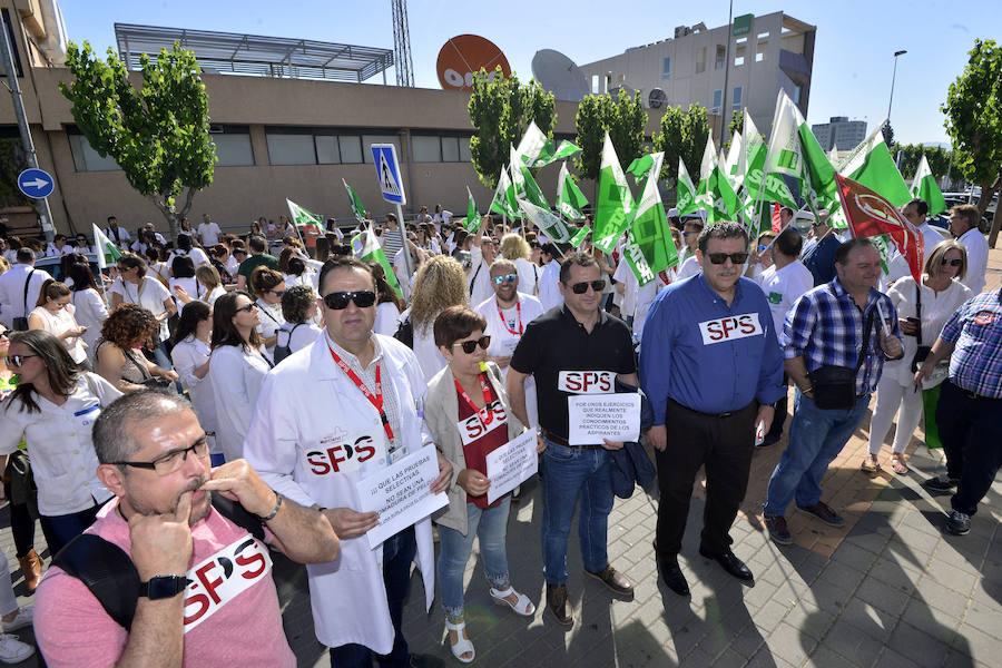 Los enfermeros se movilizan contra el «atropello» de la OPE