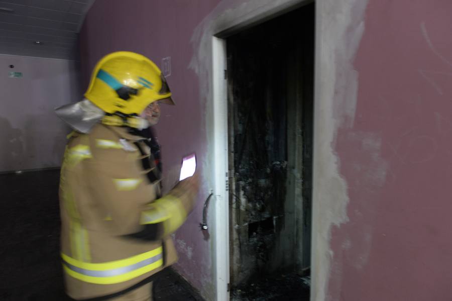 Treinta okupas quedan atrapados en el incendio de un edificio en Javalí Nuevo