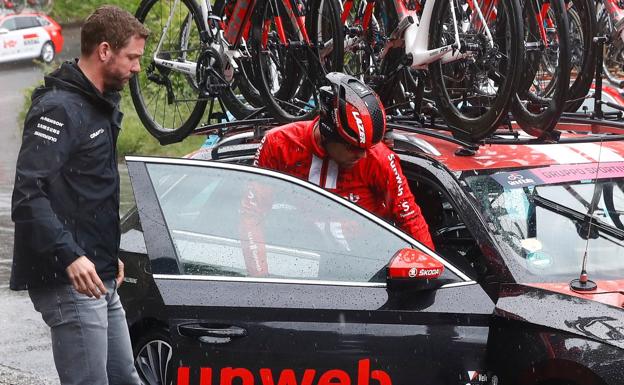 Dumoulin abandona en el inicio de la quinta etapa del Giro