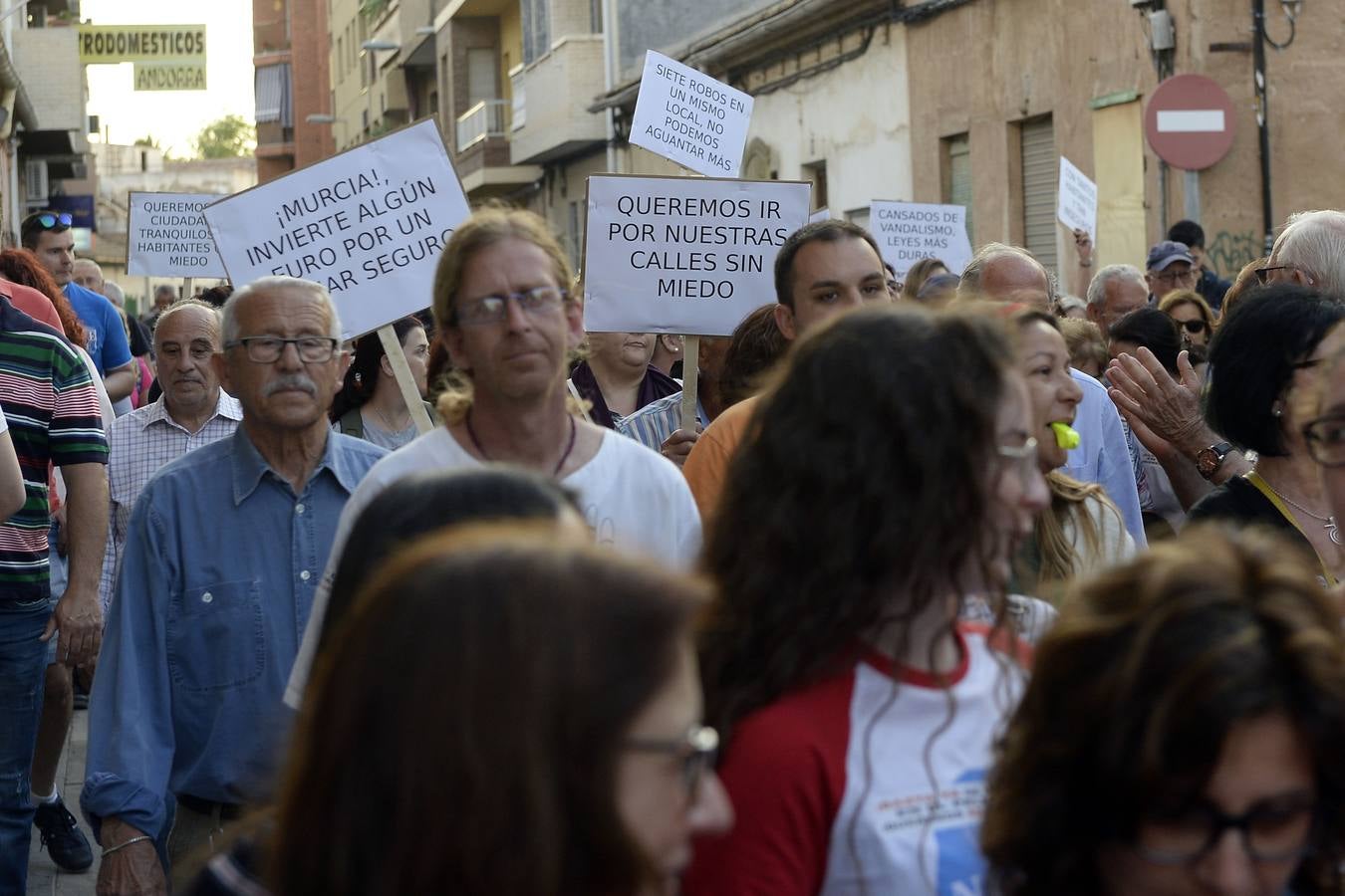 Manifestación de los vecinos en El Palmar como protesta ante la oleada de robos