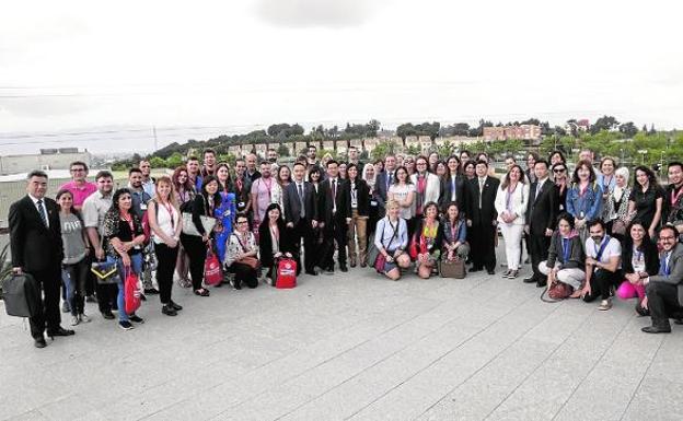La UMU abre sus puertas a 52 trabajadores de 44 universidades de todo el mundo