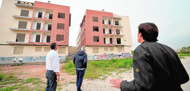 La ocupación ilegal de edificios junto a La Flota dispara el malestar de los vecinos