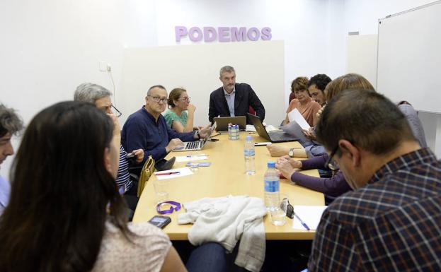 Urralburu llama a una «reflexión conjunta de Podemos en todo el país»