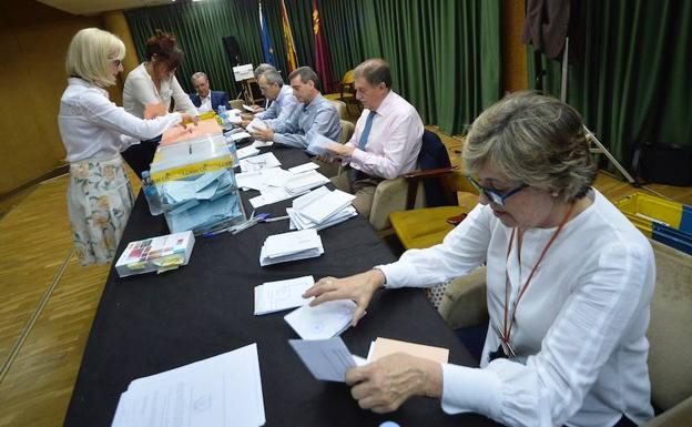 El voto emigrante refuerza la victoria socialista pero no altera el reparto de escaños