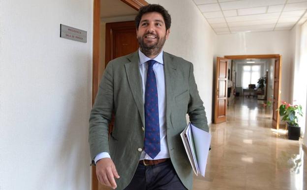 López Miras destaca su «autonomía» para buscar los posibles pactos