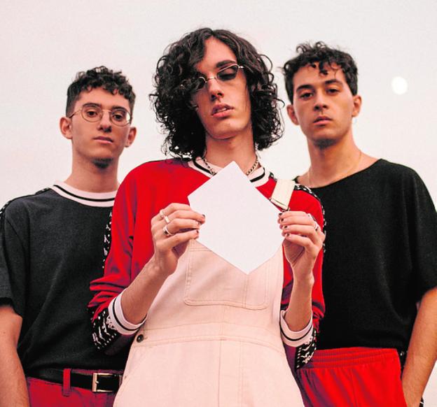 El programa 'No mires atrás' festeja con Poolshake, Yana Zafiro y M. Lacroix