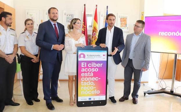 Kika Frutos y Xuso Jones protagonizan la nueva campaña de prevención del ciberacoso