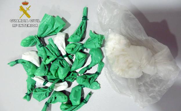 Desmantelan punto de venta de droga en Pliego y detienen al joven que lo regentaba