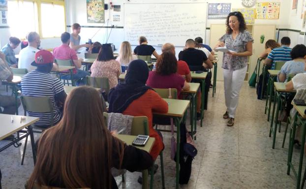 Más de 800 adultos se examinan este sábado en Murcia para obtener la ESO