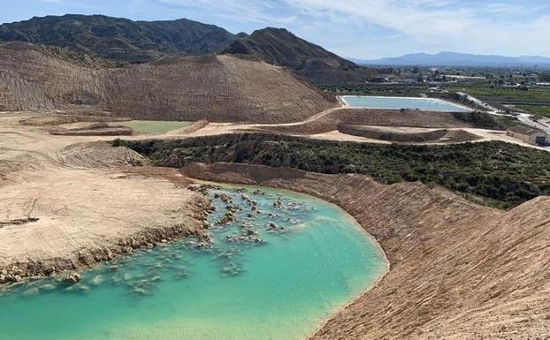 El Defensor del Pueblo enmienda a Carreteras y Medio Ambiente por la cantera de Zeneta