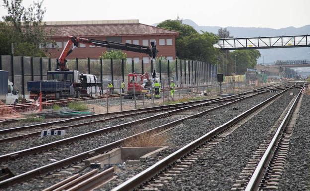 Adif adjudica los contratos de asistencia técnica y ensayo de materiales para el AVE en la Región