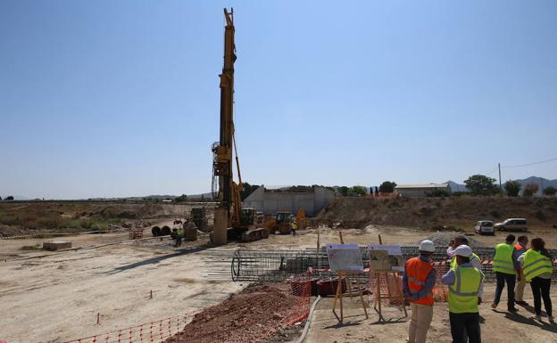 El nuevo puente sobre la rambla de Biznaga en Lorca estará concluido en otoño