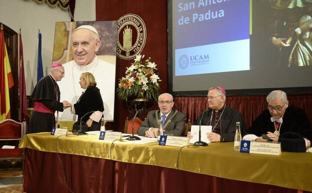 La UCAM constituye la primera orden universitaria y laica de todo el mundo