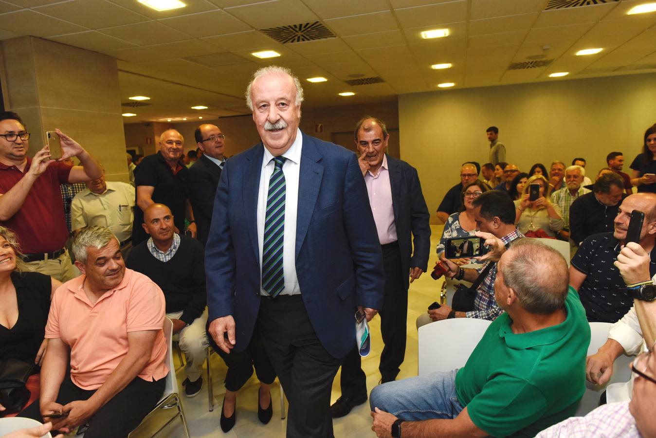 Vicente del Bosque explica cómo construir equipos