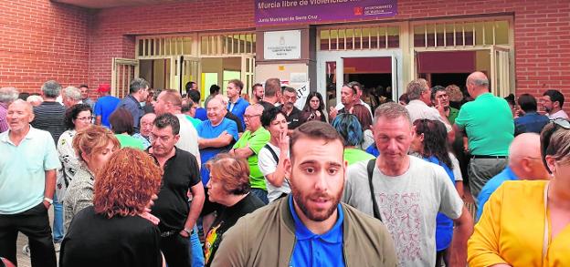 Vecinos de Santa Cruz se levantan por un centro de acogida de 'menas'