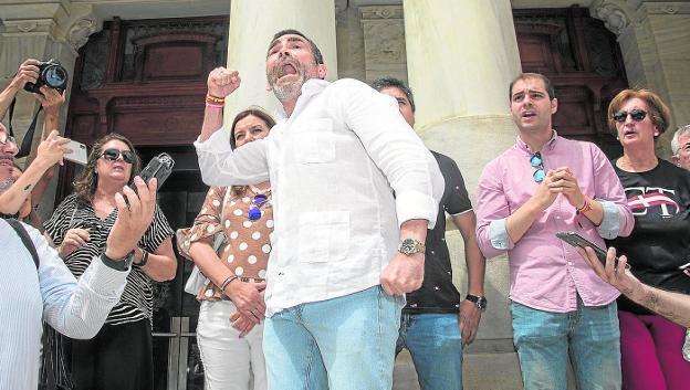 José López: «Las verdades, como puños. Y si hace falta, a la cara»