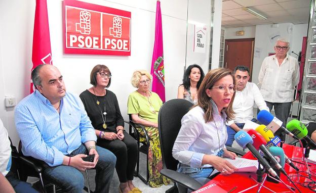 Castejón deja todos sus cargos en el PSOE para salvar el pacto de gobierno con PP y Cs