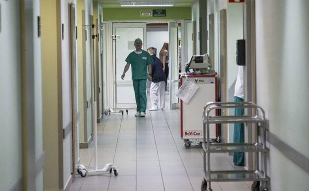 Salvemos el Rosell denuncia que en verano habrá «desatención» si cierran quirófanos y consultorios