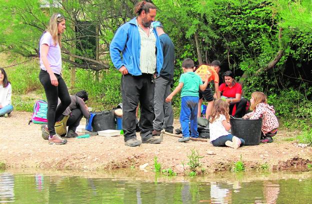 'Biobombardeo' civil en el río Chícamo y su ribera