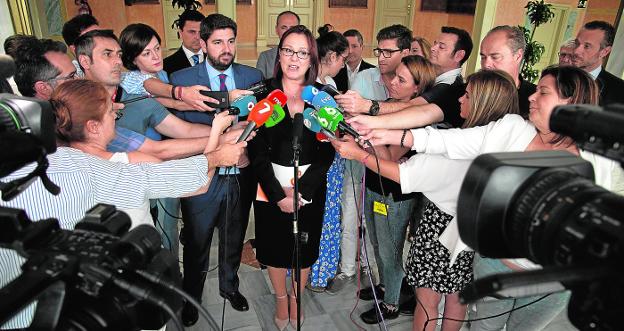 Cs controlará la portavocía y casi la mitad del nuevo Gobierno del popular López Miras