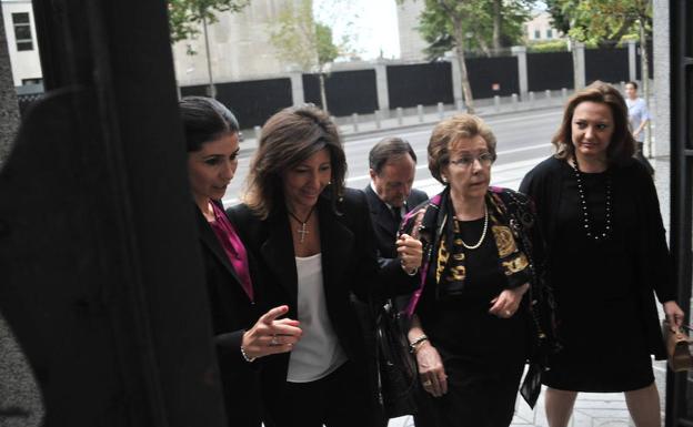 Las hermanas Álvarez, «herederas universales» del exjefe de El Corte Inglés