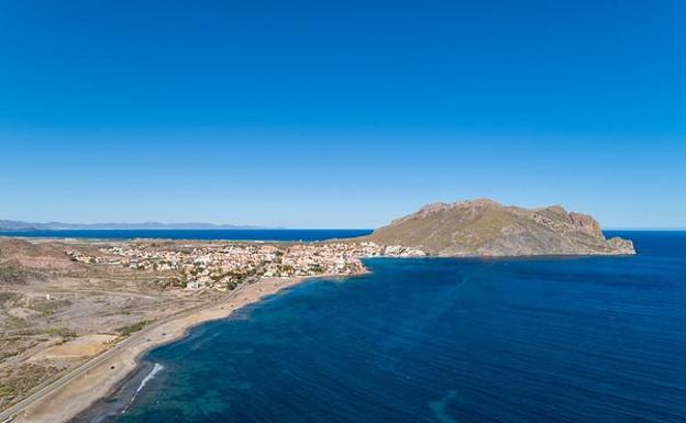 Greenpeace sitúa a la Playa de la Cola de Águilas entre las diez más amenazadas de España por la expansión del ladrillo