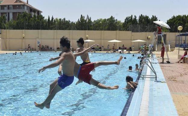 Ola de calor: ¿Dónde están las piscinas municipales y cuál te queda más cerca en Murcia y Cartagena?
