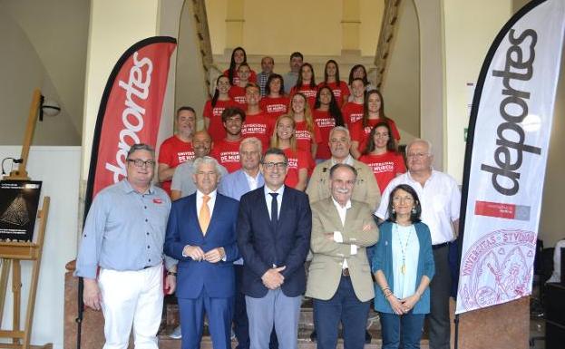 Reciben a los deportistas que representarán a la UMU en distintos campeonatos de verano