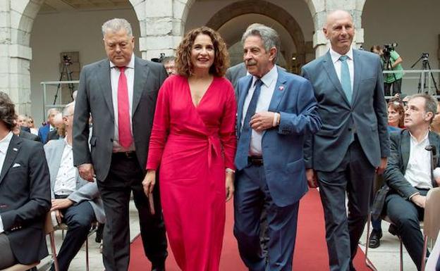 Montero espera «un clima de consenso» para abordar la reforma de la financiación autonómica