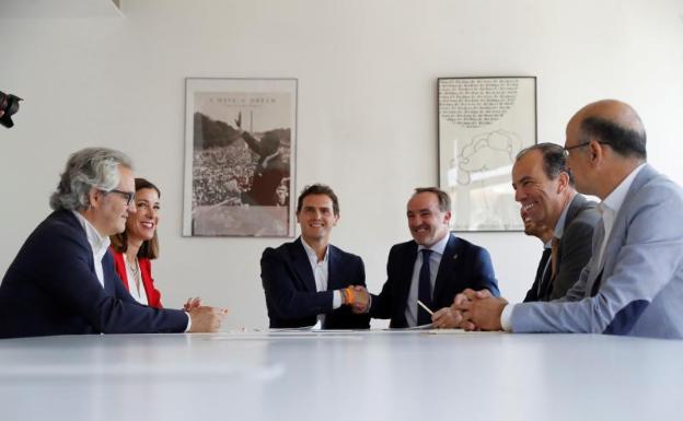 Ciudadanos marca perfil propio y evita una foto conjunta con PP y UPN