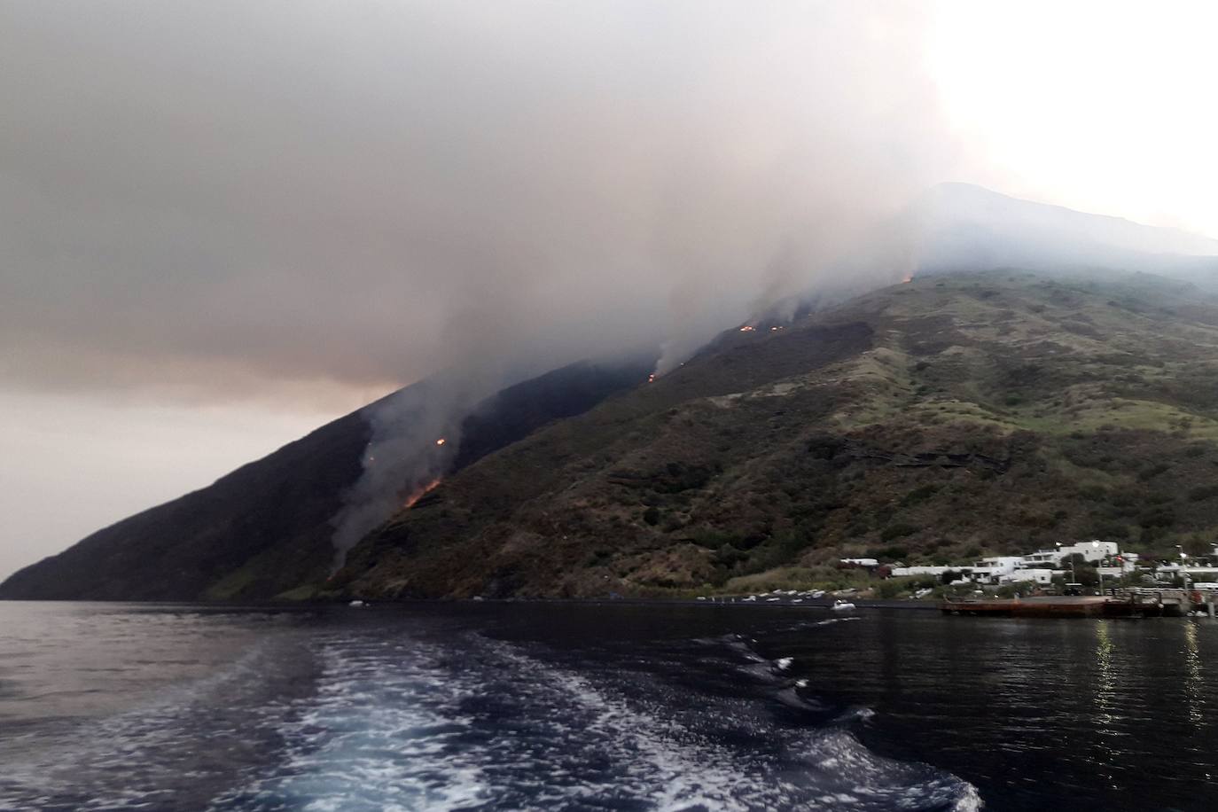 Un muerto y un herido en la explosión del volcán italiano Estrómboli